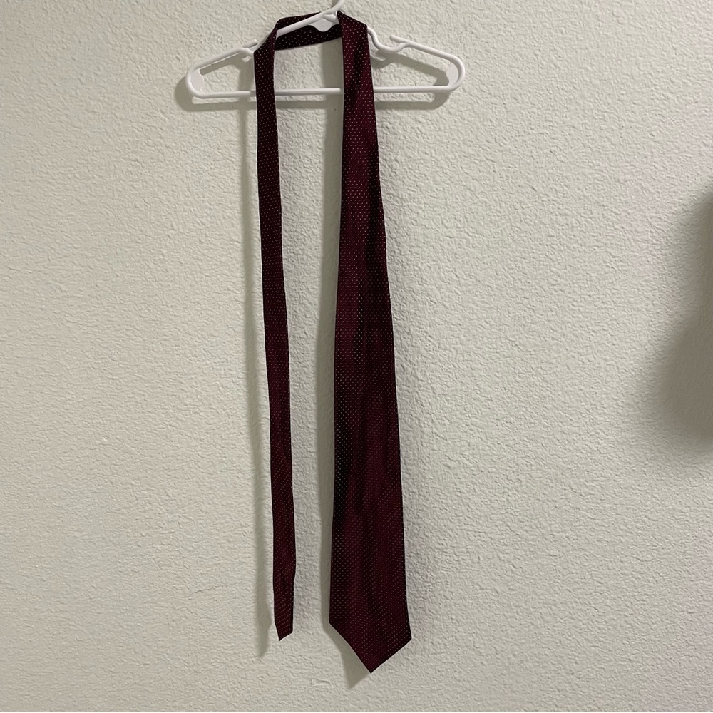 Calvin Klein Elegant Burgundy Tie